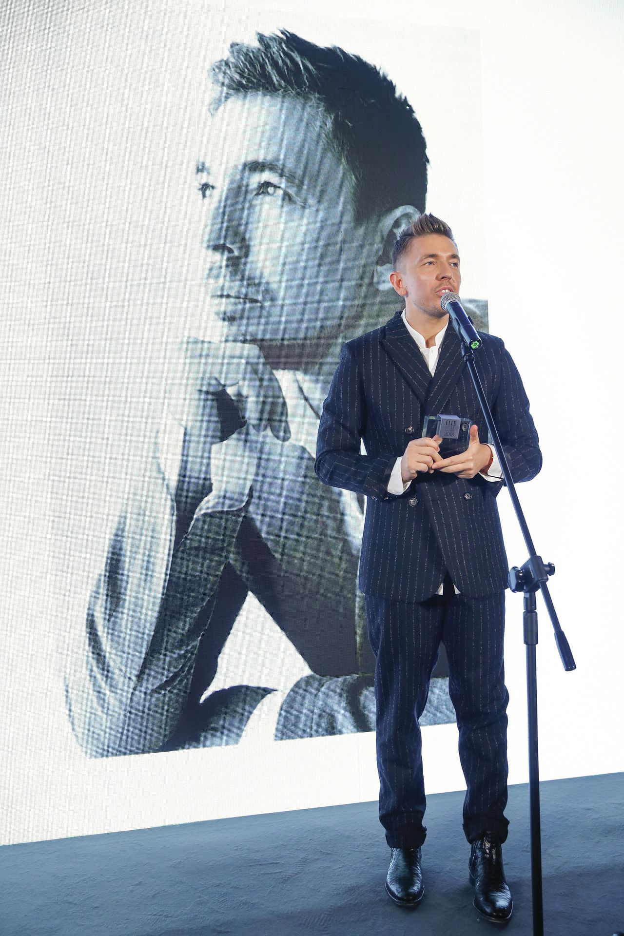 Fetysz nie odpuszcza Jemiołowi, pokazuje sukienkę wylicytowaną za 24 tysiące