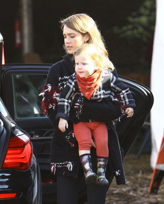 Jessica Alba przygotowuje się z rodziną na święta (FOTO)  