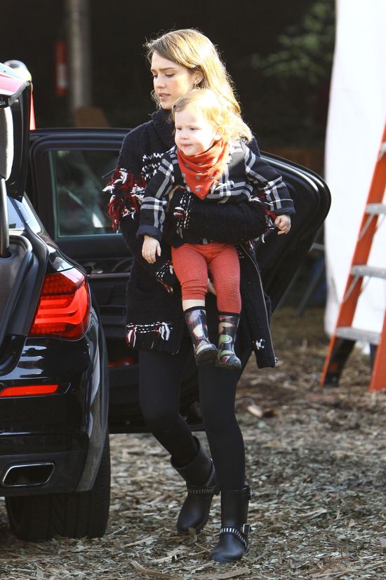 Jessica Alba przygotowuje się z rodziną na święta (FOTO)  