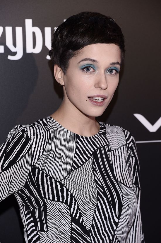 Poznacie ją po oczach i odważnym makijażu? (FOTO)