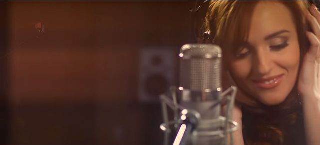 Sobowtórka Mariny ponownie wkracza do akcji (VIDEO)