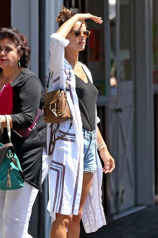 Ma płaskie buty, a i tak obejrzał się za nią KAŻDY Ma płaskie buty, a i tak obejrzał się za nią KAŻDY