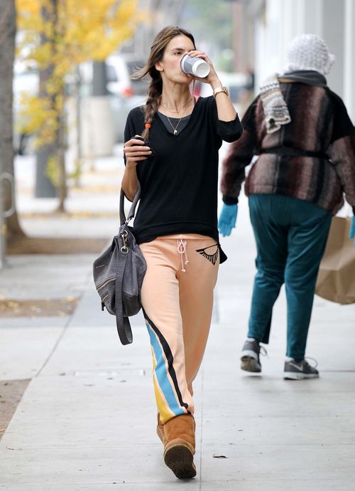 Alessandra Ambrosio też chodzi w dresach (FOTO)