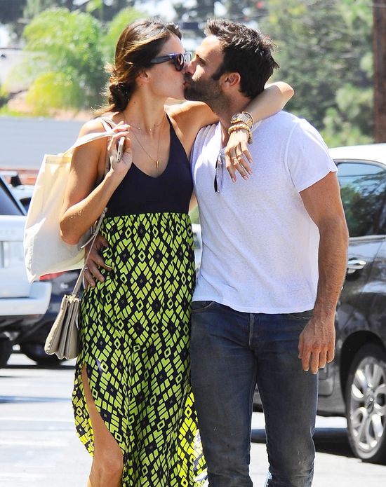 Dawno już nie widzieliśmy tak zakochanej Alessandry Ambrosio Dawno już nie widzieliśmy tak zakochanej Alessandry Ambrosio