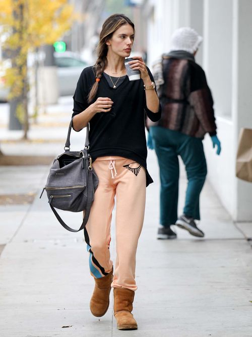 Alessandra Ambrosio też chodzi w dresach (FOTO)