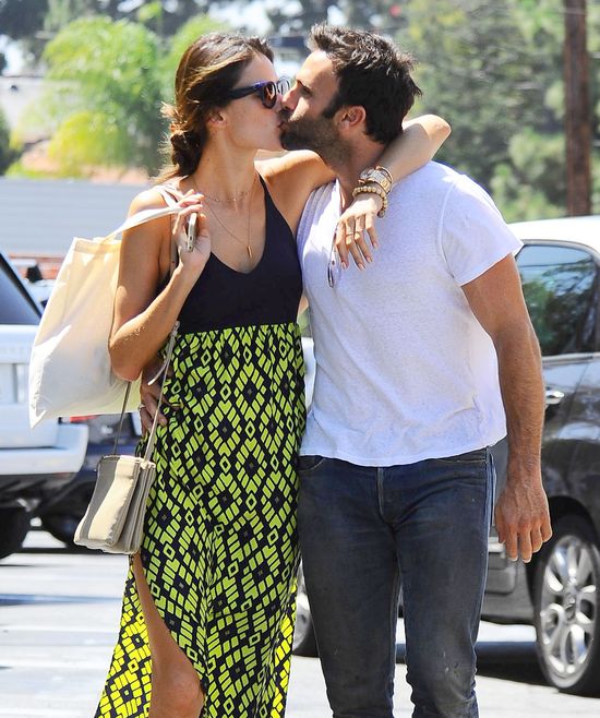 Dawno już nie widzieliśmy tak zakochanej Alessandry Ambrosio Dawno już nie widzieliśmy tak zakochanej Alessandry Ambrosio