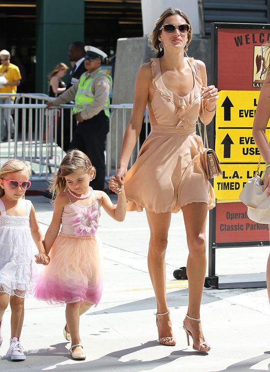 Dwa aniołki: Alessandra Ambrosio z córką (FOTO)