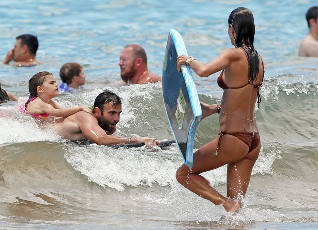 Widok paparazzi w ogóle jej nie krępował (FOTO) Widok paparazzi w ogóle jej nie krępował (FOTO)