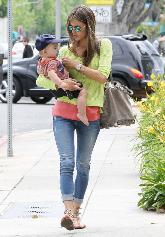 Alessandra Ambrosio - mama modelka (FOTO) Alessandra Ambrosio - mama modelka (FOTO)