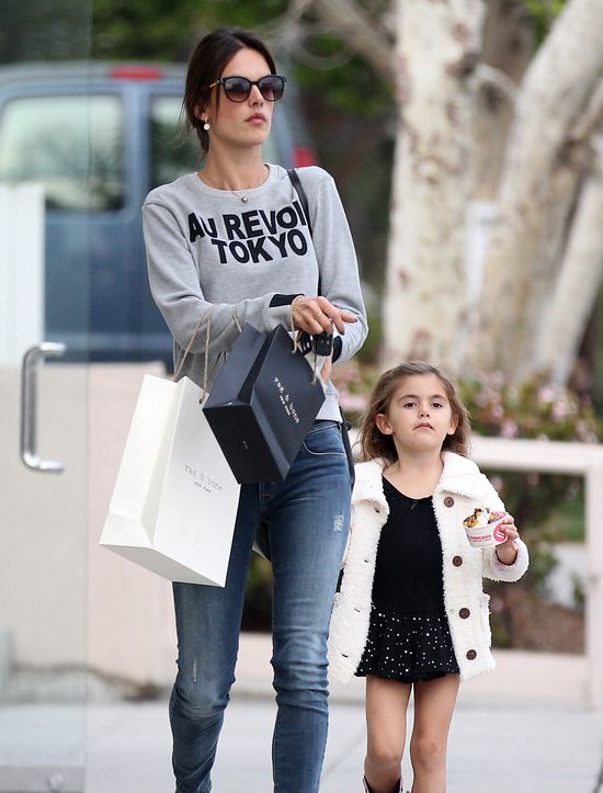 córeczka Alessandry Ambrosio to mała modnisia (FOTO) córeczka Alessandry Ambrosio to mała modnisia (FOTO)