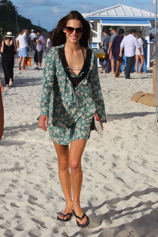 Alessandra Ambrosio w bikini (FOTO)