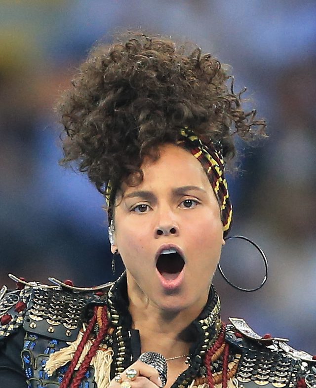 Alicia Keys dotrzymała słowa - nie maluje się nawet na scenę (FOTO)