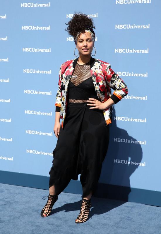 Alicia Keys zrezygnowała z makijażu, ale z TYM kosmetykiem nie potrafi się rozst