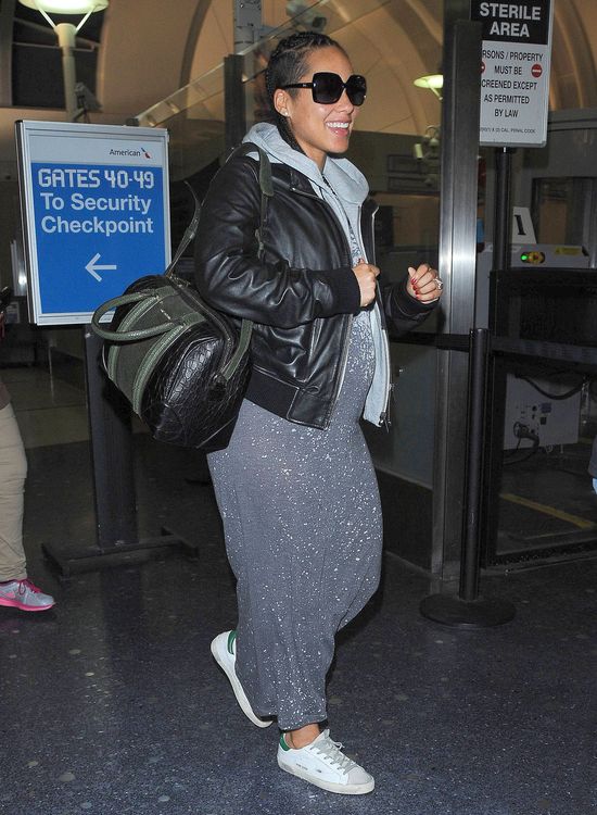 Ciężarna Alicia Keys przyłapana bez makijażu (FOTO) Ciężarna Alicia Keys przyłapana bez makijażu (FOTO)