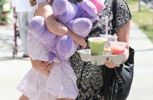 Alyson Hannigan rozpieszcza córeczkę! (foto)