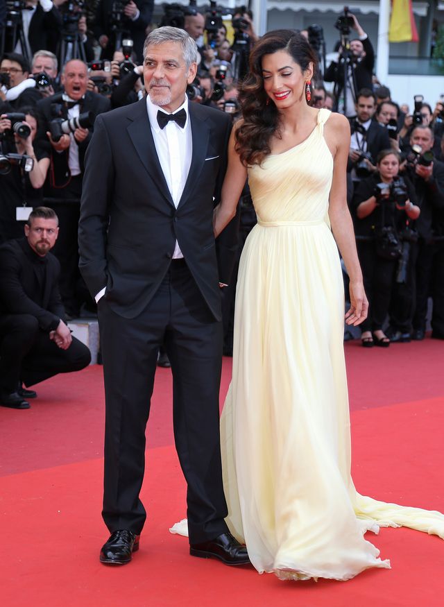 Amal Clooney URODZIŁA! Dzieci mają się świetnie, ale George...