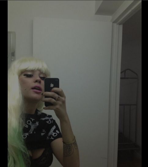 Ashley Benson nabija się z Amandy Bynes (FOTO)  