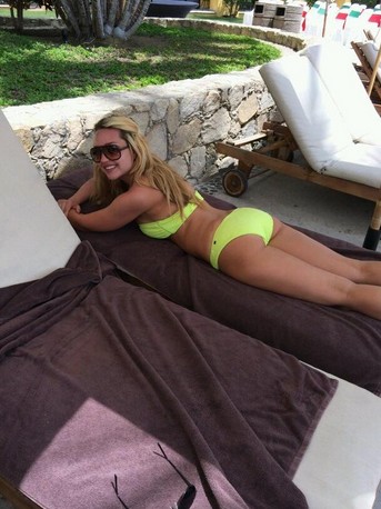 Amanda Bynes w bikini - widać, że miała sporo operacji?