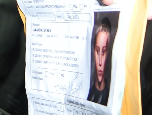 Amanda Bynes wychodzi z aresztu (FOTO) Amanda Bynes wychodzi z aresztu (FOTO)