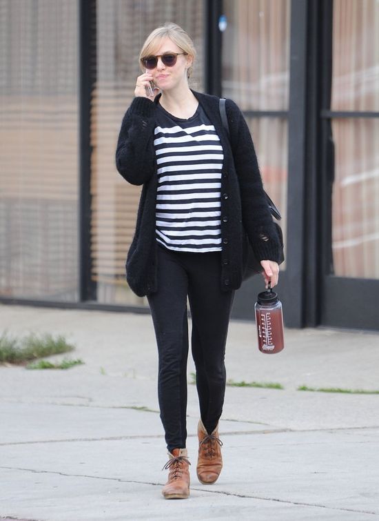 Dopiero co ogłosiła, że jest w ciąży. Teraz pokazuje SPORY brzuszek Dopiero co ogłosiła, że jest w ciąży. Teraz pokazuje SPORY brzuszek