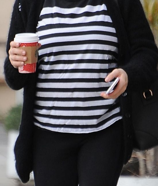 Dopiero co ogłosiła, że jest w ciąży. Teraz pokazuje SPORY brzuszek Dopiero co ogłosiła, że jest w ciąży. Teraz pokazuje SPORY brzuszek