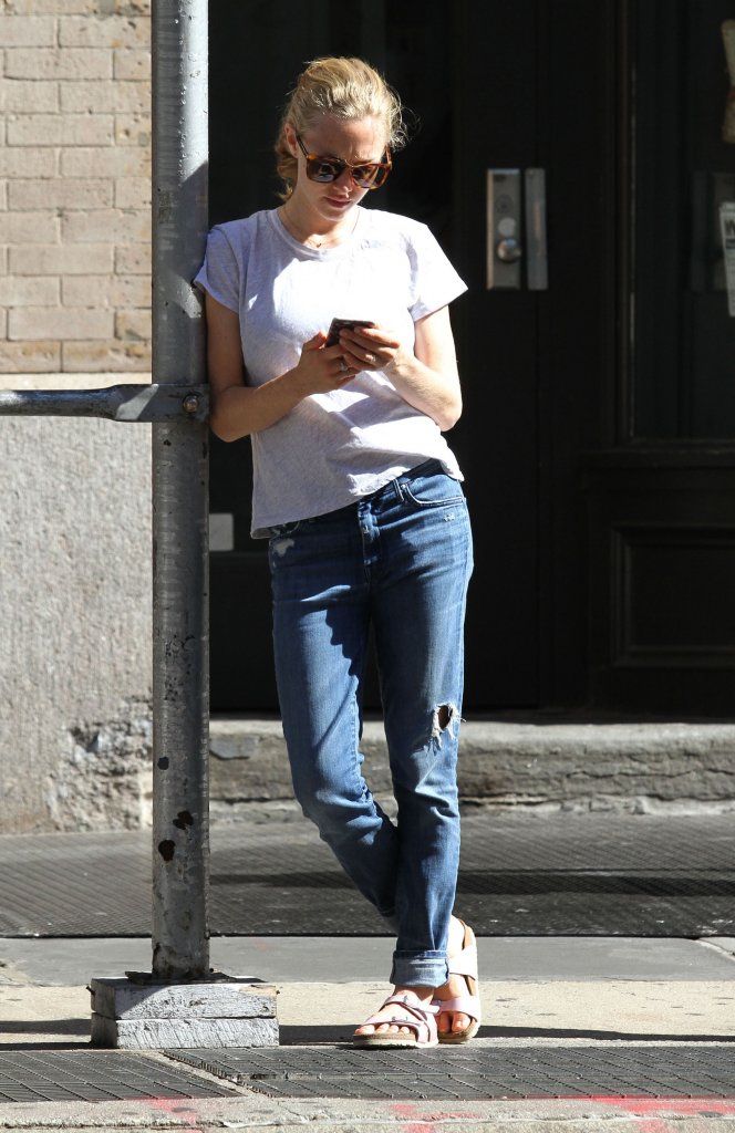 Pierścionek zaręczynowy Amandy Seyfried - nietypowy wybór?