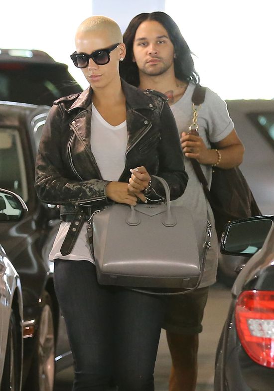 Amber Rose na zakupach z osobliwym mężczyzną (FOTO) Amber Rose na zakupach z osobliwym mężczyzną (FOTO)