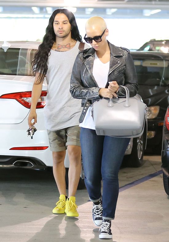Amber Rose na zakupach z osobliwym mężczyzną (FOTO) Amber Rose na zakupach z osobliwym mężczyzną (FOTO)