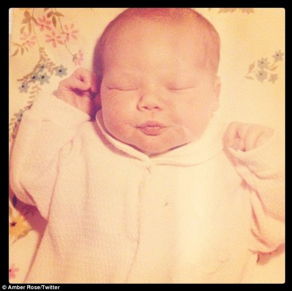 Amber Rose: To już siódmy miesiąc (FOTO)