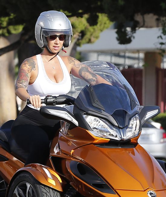 Amber Rose brakuje pomysłów na przykucie uwagi (FOTO)