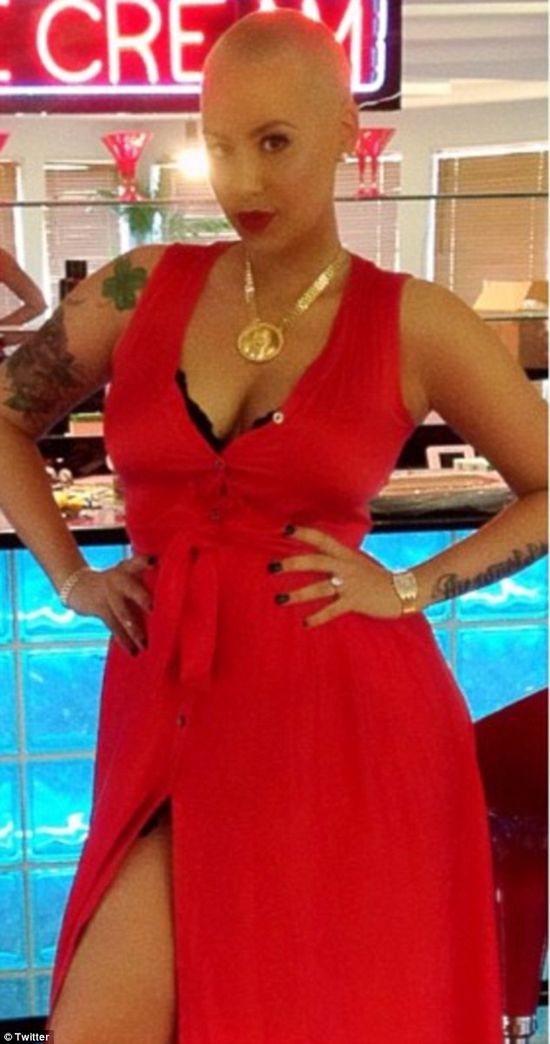 Amber Rose pochwaliła się formą po ciąży (FOTO)