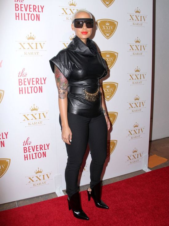 Dziewczyna Browna odstawiła taniec godowy na jego kroczu