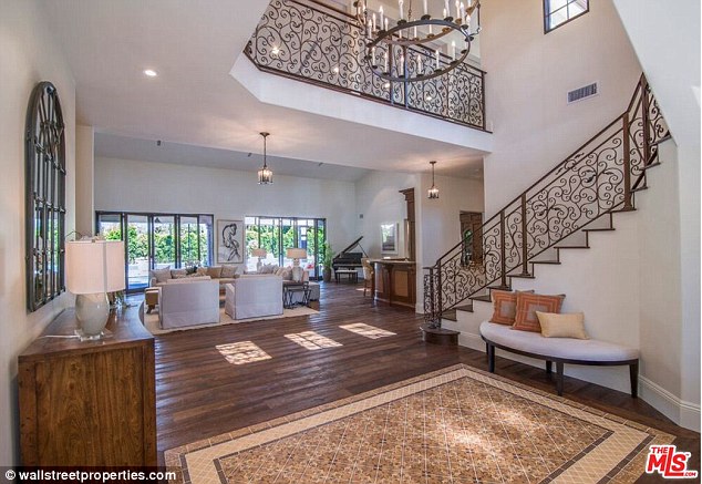 Amber Rose kupiła ogromną willę! (FOTO) Amber Rose kupiła ogromną willę! (FOTO)