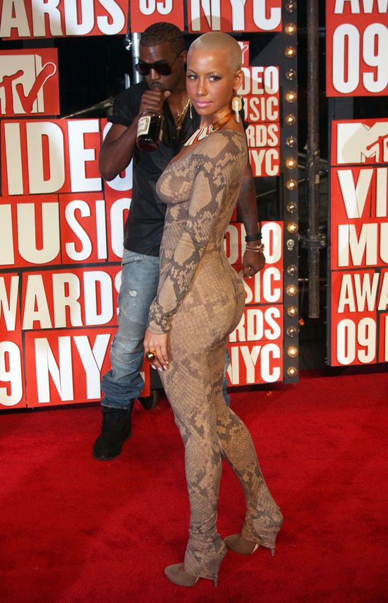 Serio? Co TO zdjęcie robi na Insta Kim Kardashian?