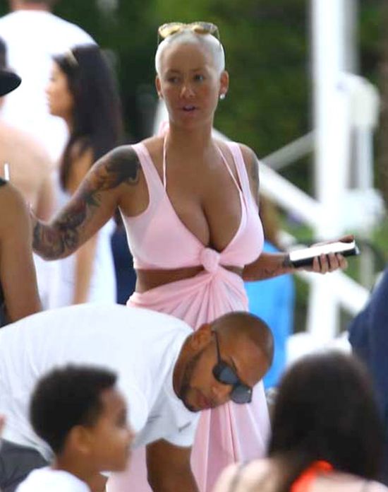 Amber Rose - rzeczywistość kontra Instagram (FOTO)