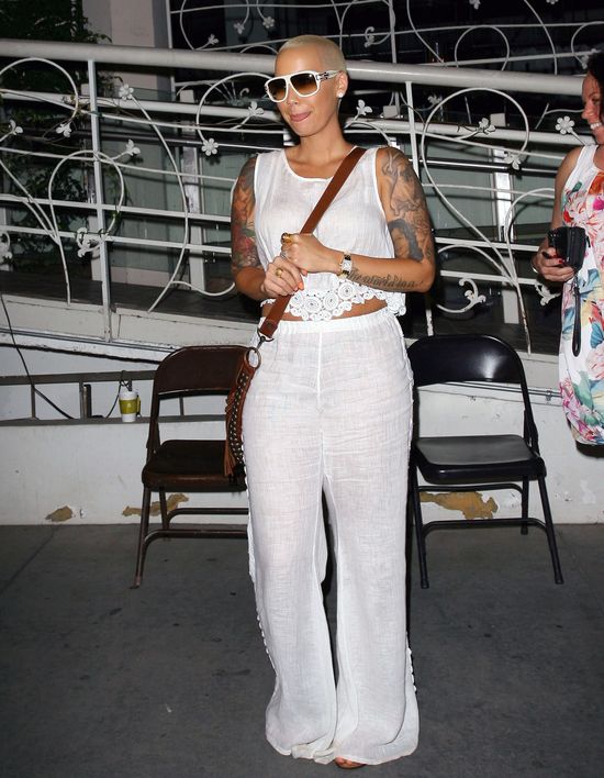 Amber Rose pokazała brzuch (FOTO) Amber Rose pokazała brzuch (FOTO)