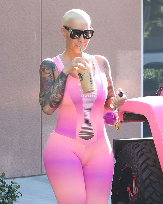 Co ona miała w głowie zakładając TO? (FOTO)