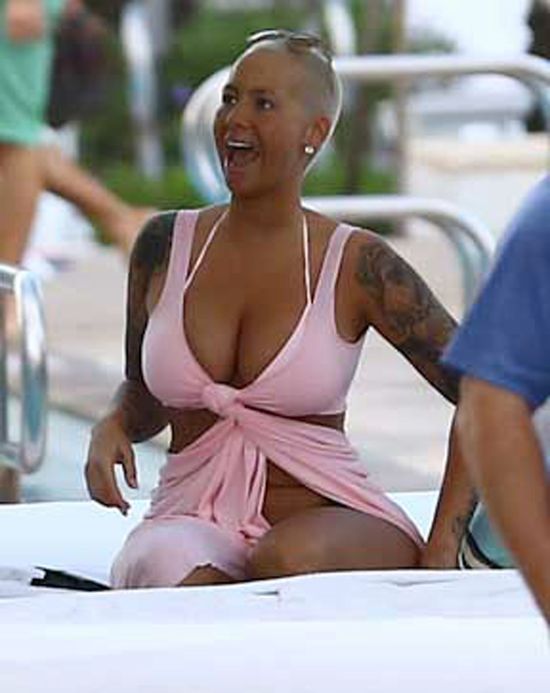 Amber Rose - rzeczywistość kontra Instagram (FOTO)