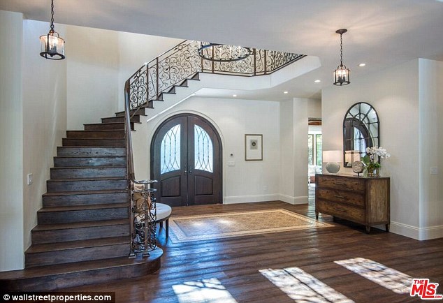 Amber Rose kupiła ogromną willę! (FOTO) Amber Rose kupiła ogromną willę! (FOTO)