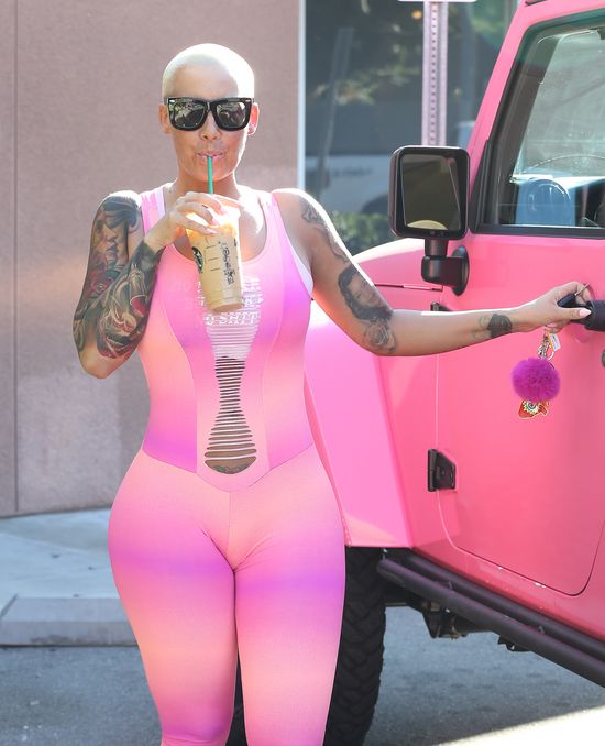 Co ona miała w głowie zakładając TO? (FOTO)