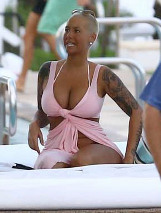 Amber Rose - rzeczywistość kontra Instagram (FOTO)