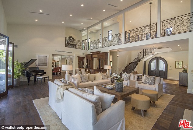 Amber Rose kupiła ogromną willę! (FOTO) Amber Rose kupiła ogromną willę! (FOTO)