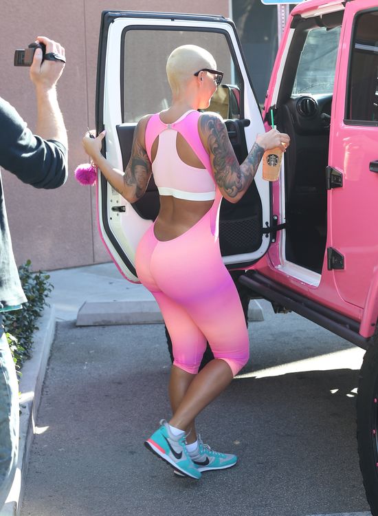 Co ona miała w głowie zakładając TO? (FOTO)