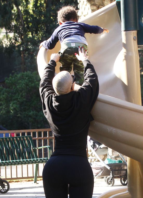 A tak się zarzekała, że jej pupa jest prawdziwa! (FOTO)