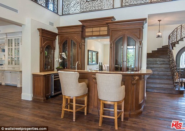 Amber Rose kupiła ogromną willę! (FOTO) Amber Rose kupiła ogromną willę! (FOTO)