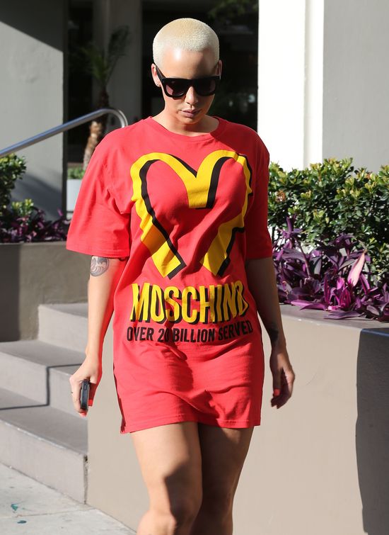 Ona kocha wielkie loga i fast foody (FOTO) Ona kocha wielkie loga i fast foody (FOTO)