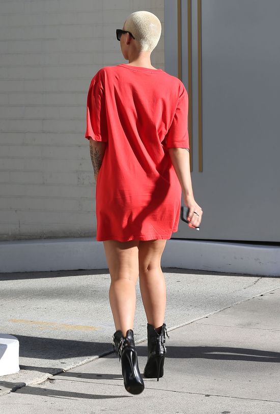 Ona kocha wielkie loga i fast foody (FOTO) Ona kocha wielkie loga i fast foody (FOTO)