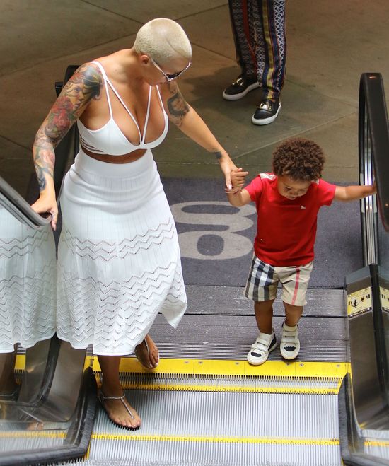 Amber Rose postanowiła odwrócić uwagę od swojego synka FOTO