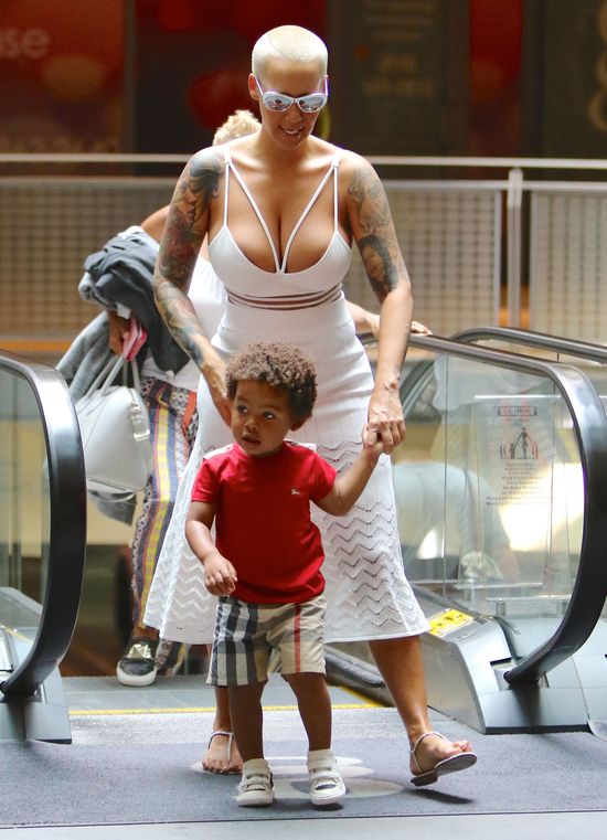 Amber Rose postanowiła odwrócić uwagę od swojego synka FOTO