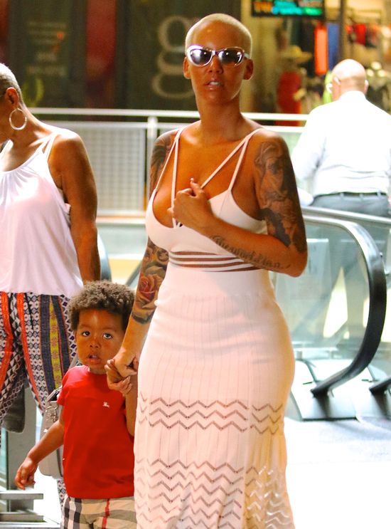 Amber Rose postanowiła odwrócić uwagę od swojego synka FOTO